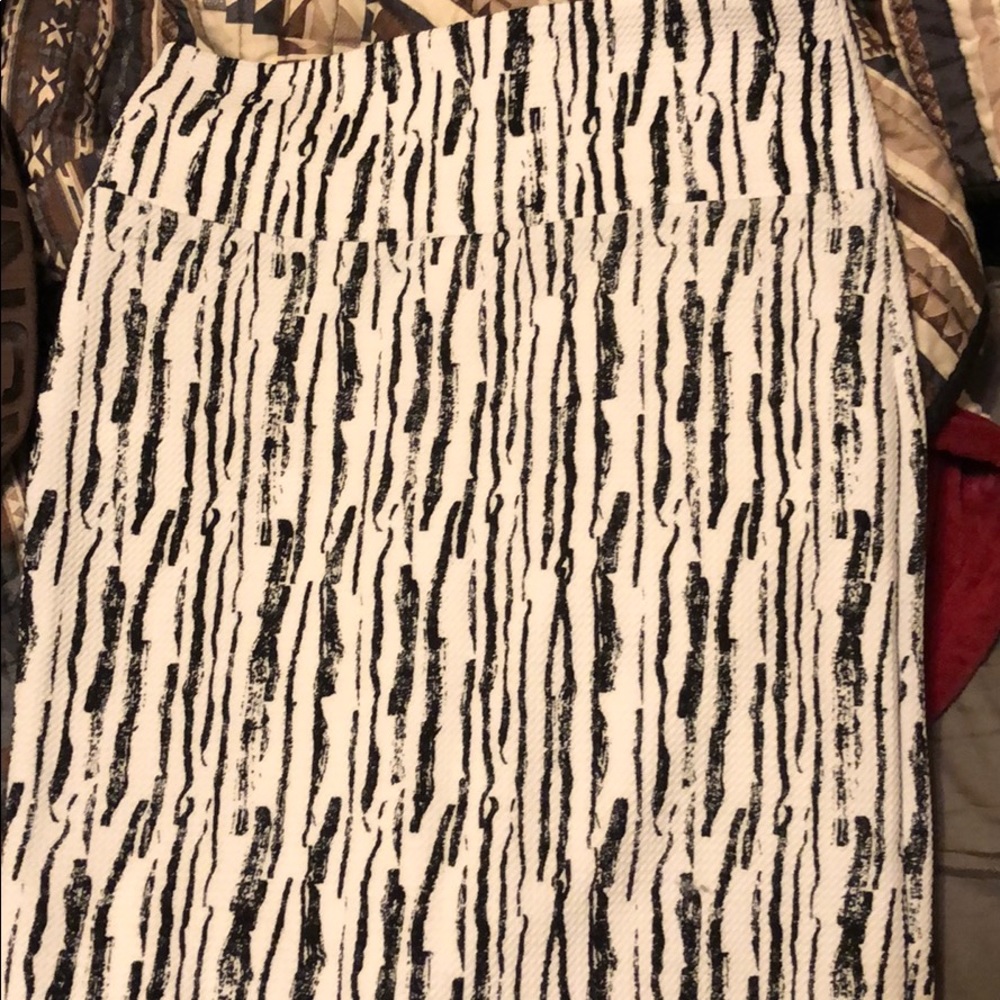 Lularoe Noir and Blanc Cassie Skirt